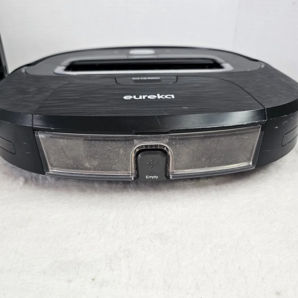 Eureka Groove Robot Vacuum, Model NER309 W/Self Docking/Charging, Tested